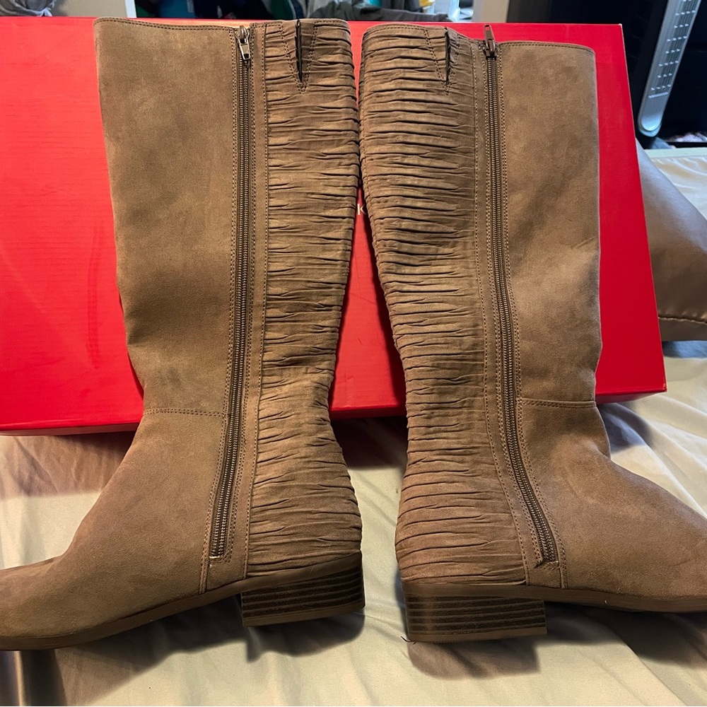 Kelly & Katie Tall Gray Boots-Sz 8.5-worn once